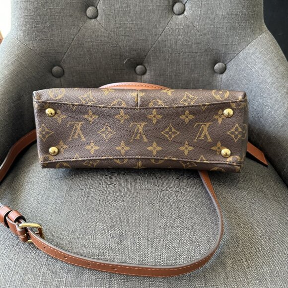 LOUIS VUITTON Monogram V Tote BB - Picture 5 of 13